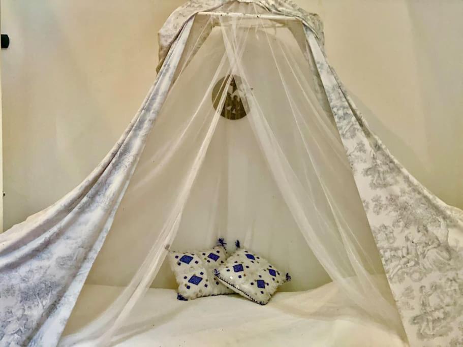 Charming Romantic Tower In Chateau Estate Ocquerre Kültér fotó