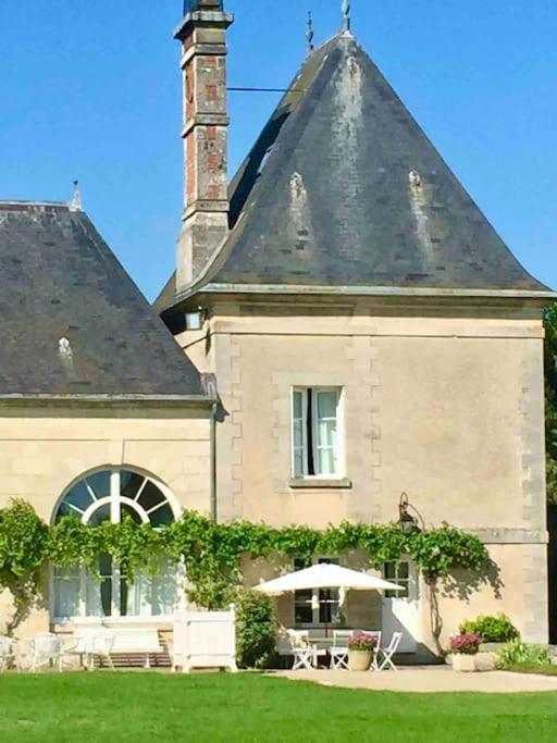 Charming Romantic Tower In Chateau Estate Ocquerre Kültér fotó